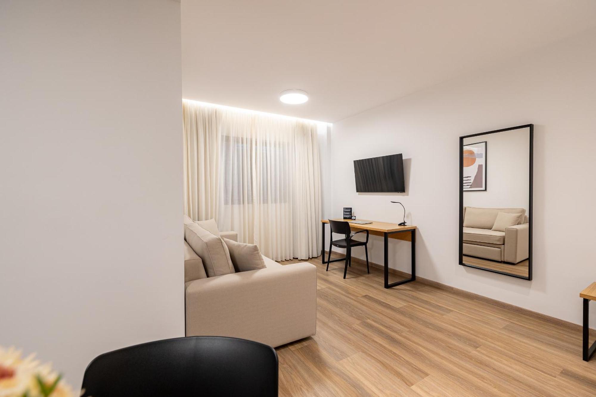 Apartment Earos Urban Living